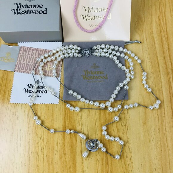 Vivienne Westwood Jewelry - NEW Vivienne Westwood Brooken pearl necklace Silver